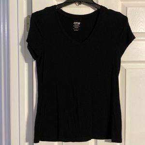 Apt 9 v neck tee size large